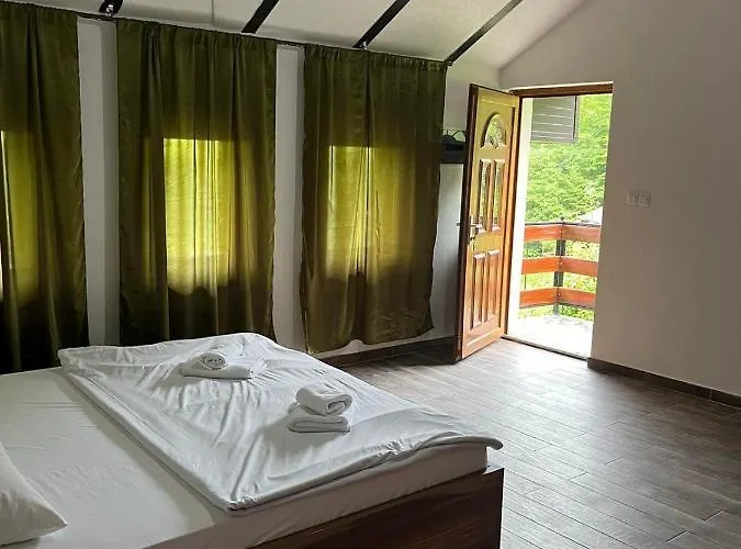 Apartment Azra River View House *