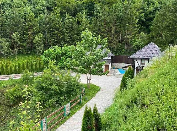 Azra River View House *