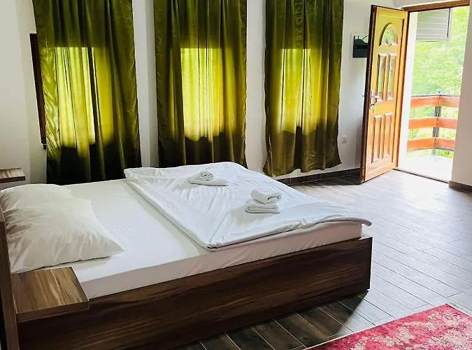 Apartment Azra River View House *